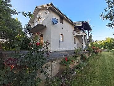 kupujemprodajem kuće arilje: Vikendica na Fruškoj gori, 156m2 Nalazi se u neposrednoj blizini — 1