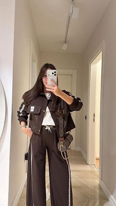 Gornji i donji deo: Dvodelni komplet jaknica kratka i siroke pantalone. Boja:čokoladno — 2