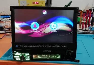 auto audi: 12500din 1. Uvlačivi ekran: 7-inčni ekran se može električno iskočiti — 10