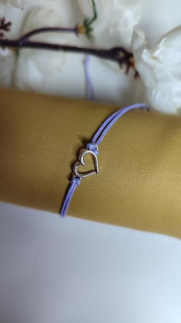 Minimalistička narukvica sa srcem - Dekor: otvoreni privjesak u