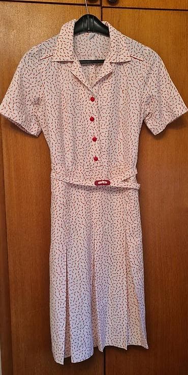 Pamučna haljina sa faltama, pozadi jedna falta, kratak rukav, kaiš