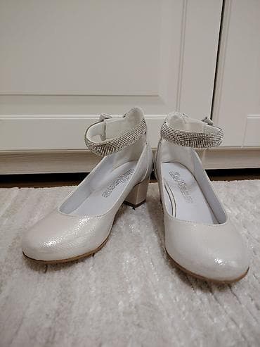 kozne cipele zenske: Cipele na stiklicu za male smizlice u sedef beloj boji sa zatvorenom — 2