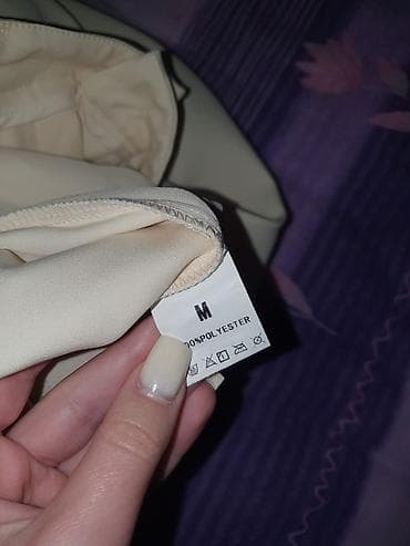 Kompleti: Damski komplet – prsluk i pantalone, bež/šampanj ton. - Materijal — 6