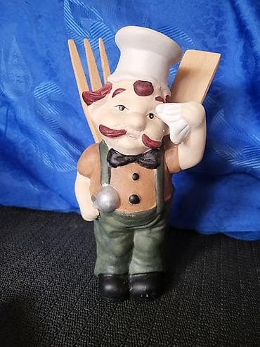 porcelan cena: Kuvar nov,drzac za kuhinju italijanski iz 90,2000ih.godina. Original — 3