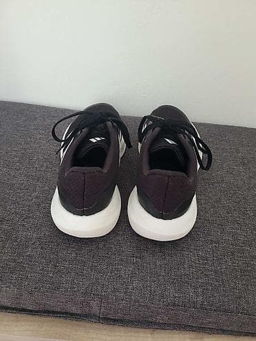 mantil i patike: Adidas patike za trčanje – crno‑bele - Model: Adidas (tri bele pruge — 3