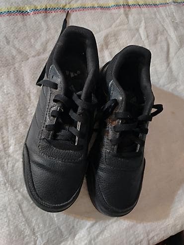 polovni kostimi za maskenbal za decu: Adidas patike u odlicnom stanju droj 36-700 dinara Broj 36 Gaziste 22 — 5