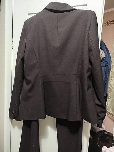 Overalls: Ženski poslovni komplet – sako i pantalone, crne boje. - Kroj — 6