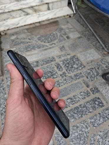 punjac sa tri nastavka: Samsung Galaxy A21s u solidnom stanju. Telefon sve radi. Ekran je — 5