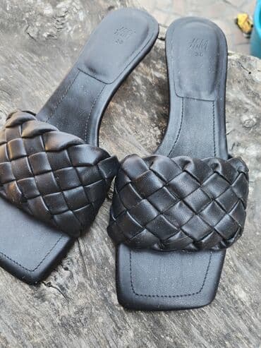 bluze c a: H&M papuce br 38
Ug 24,5 — 2