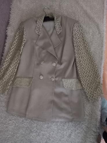 Ženski komplet, kapucino sako i pantalone sa detaljima, elegantan