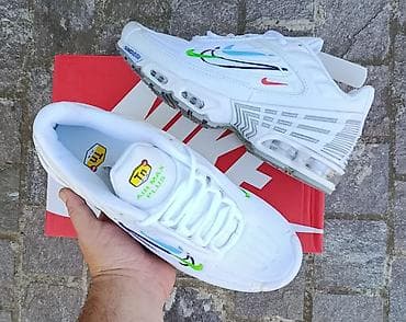 trapstar komplet: Nike Air Max Plus / Tuned Air patike u beloj boji sa upečatljivim — 3