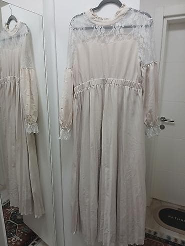 air max 720 ispa: Duga haljina u boji šampanjca/bež sa romantičnim detaljima: - Gornji — 1