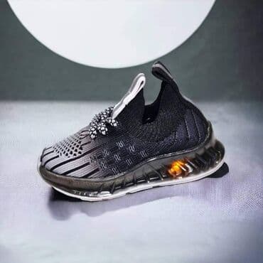 Omiljene carapa svetlece patikice Lake za oblacenje, sa dodatnim na lalafo.rs Omiljene carapa svetlece patikice Lake za oblacenje, sa dodatnim