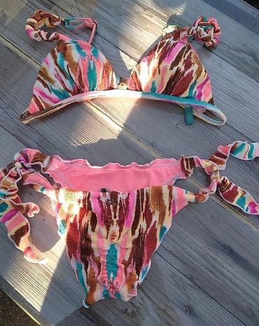 Lične stvari: Dvodelni kupaci vel. M u super stanju. Firmiran. Kvalitetan — 4