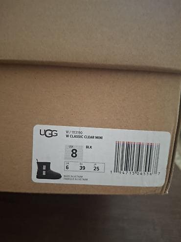 magnum obuca: UGG ženske čizme – model Mini (kratke) sa sjajnim transparentno‑dim — 5