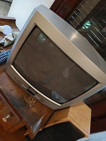 POKLANJAMO ! Retro paket za dom: komoda, dva CRT televizora i orman,2