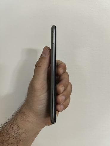 rabljeni telefon: Huawei P40 lite sivi dual sim free, sa 6/128 gb memorije. Dobro očuvan — 3