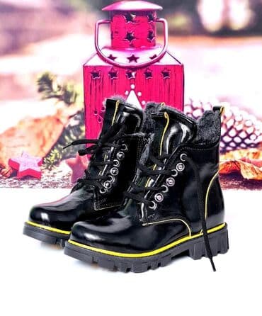 Divan model uni martinki. Lice je od prirodne kože, naličje kompletno