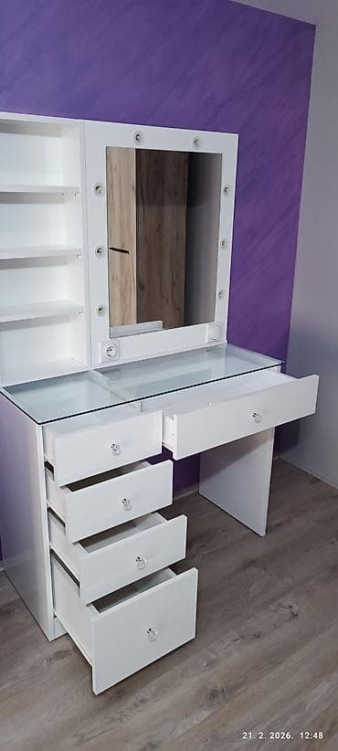 zidni panel za alat: Ogledalo za sminkanje sa stolom. Staklena ploca. Dimenzije 100x163x45 — 3