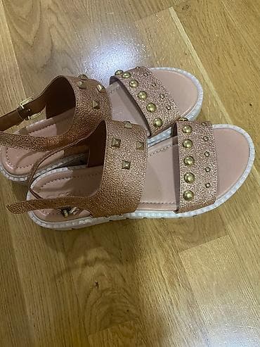 sandale bench: Sandale su potpuno nove Italijanske u broju 40, ali odgovaraju i 39 Ko — 3