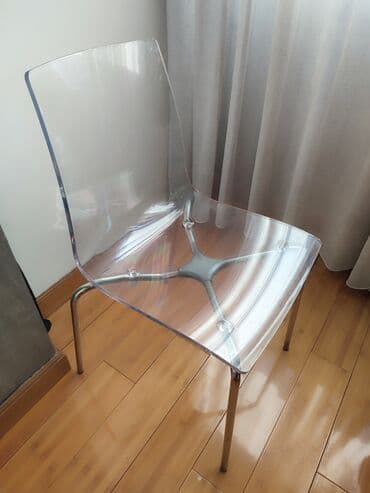 forma ideale radne stolice: Ghost stolica providna Polikarbonatna plastika, hromirani čelik Vrlo — 1