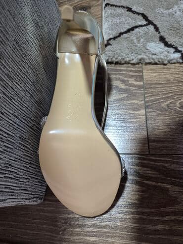 zlatne minđuše cena: Sandals, 37 — 3