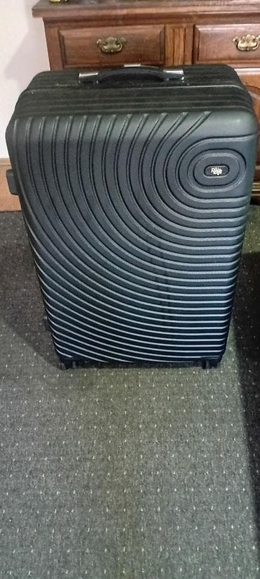 torba steve madden: Kofer veliki ocuvan,70x50x30.
2000 din,preuzimanje u Nišu — 1