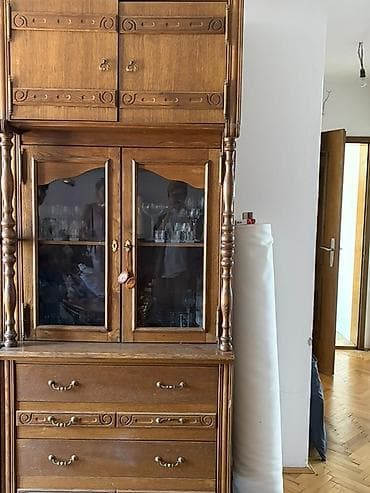 namestaj lex beograd: Masivna drvena sekcija/vitrina, klasičnog dizajna - Materijal: puno — 3