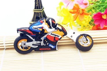 zvucnici za kafice: USB Flash 64 GB - HONDA Prelep USB 2.0 stik od 64 GB. Kapacitet je — 5