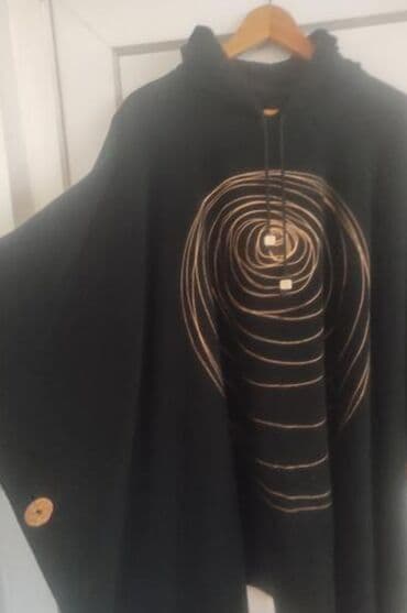 Women's Clothing: Crni ženski pončo sa kapuljačom - Model: široki pončo/kabanica sa — 4