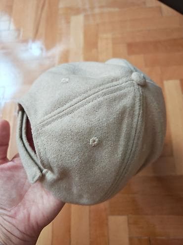 ličke kape: Uniseks kačket brenda Lc Waikiki, veličine 57 cm. Gornji deo kačketa — 2