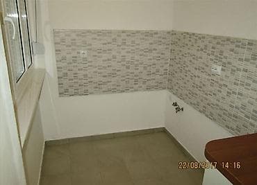 Reklamiranje, štampanje: Postavljanje svih vrsta pločica na zid i na pod. Cena usluge za — 4