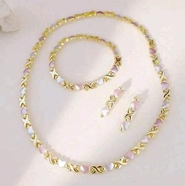 rituals set cena: Ogrlica + narukvica + minđuše
Cena:2600 din 
Dobija se u kutijici
💋 — 2