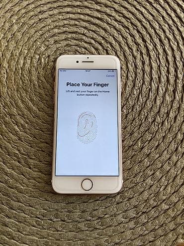 lil solid 2.0 crveno svjetlo: Iphone 7 rozi sa 32 gb memorije, otključan za sve mreže. Telefon je — 5