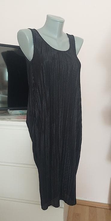 odece: Crna plisirana haljina bez rukava - Boja: crna sa blagim sjajem - — 4