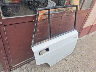 zadnji branik zastava 101: Vrata zadnja desna Lada 2104 Karavan(bela)ZD3. Skinuta sa rastavljenog — 3