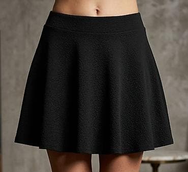 ivko clothing: Crna mini suknja A‑kroja - Klasičan A‑kroj sa blagim faltama koje — 1