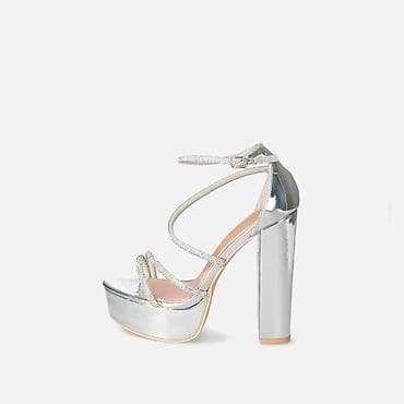 Sandale
✨ Dostupne u broju 40
✨ Unutrasnje gaziste 26 cm

1200 rsd 💥
