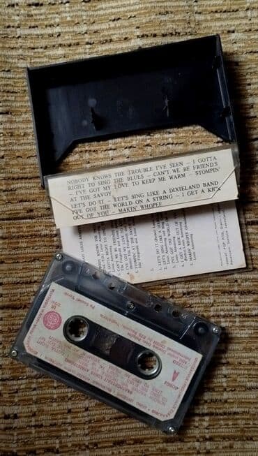 audi coupe 2.2 s2: 4 originalne kasete – Fats Domino, Louis Armstrong Starportrait — 8