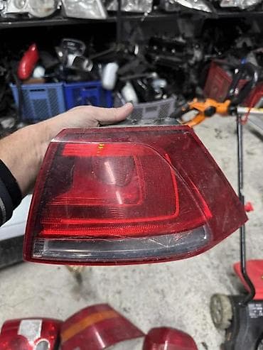 DEWNI STOP VW GOLF 7 | Ima malu linijicu na belom delu nije pukko i