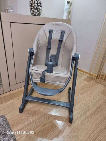 Stolica za hranjenje Kikka Boo. U odlicnom stanju. Jako prakticna