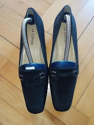 Italijanske cipele La Copine 39, jednom nošene. Boja je skroz crna ali
