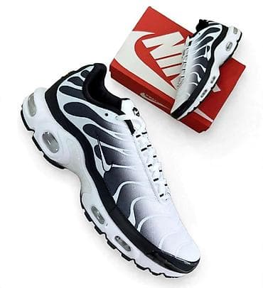 Nike Air Max Plus (TN) patike – crno‑bele - Silueta sa