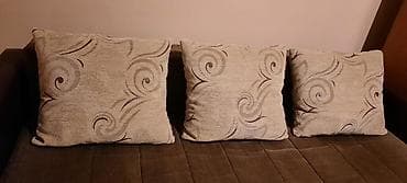 stilska sofa: Тросед са жичаним језгром, на развлачење. Дужина троседа са страницама — 10