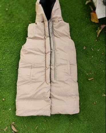 ženski prsluci dugi: Prsluci duzi crno krem i crno sivi
Cena 3300din
Vel:s m l xl — 1