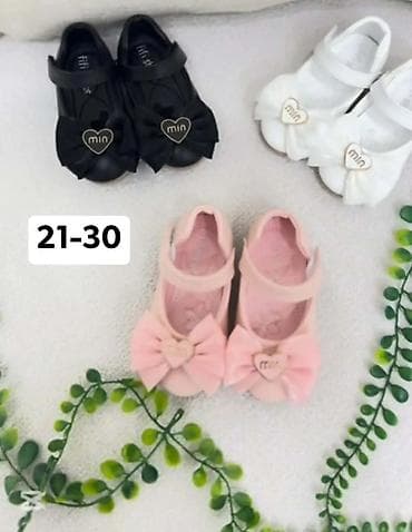 Dečije cipelice sa mašnom i ukrasnim srcem “min”, brojevi 21–30. -
