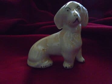 lov i ribolov smederevska palanka: Porcelanska figura kuce — 1