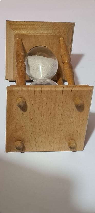 sudopera cena: ☆ Stari peščani sat, sa četiri drvena lepo oblikovanih stubića. - — 5