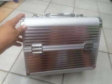 mini kofer za sminku: Veliki kofer za sminku
5700din — 2