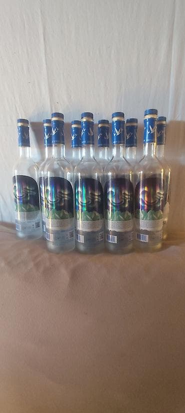 dozer za rakiju: Prazne flaše od Grey Goose od 0.7l svetlece Prodajem Prazne flase od — 3